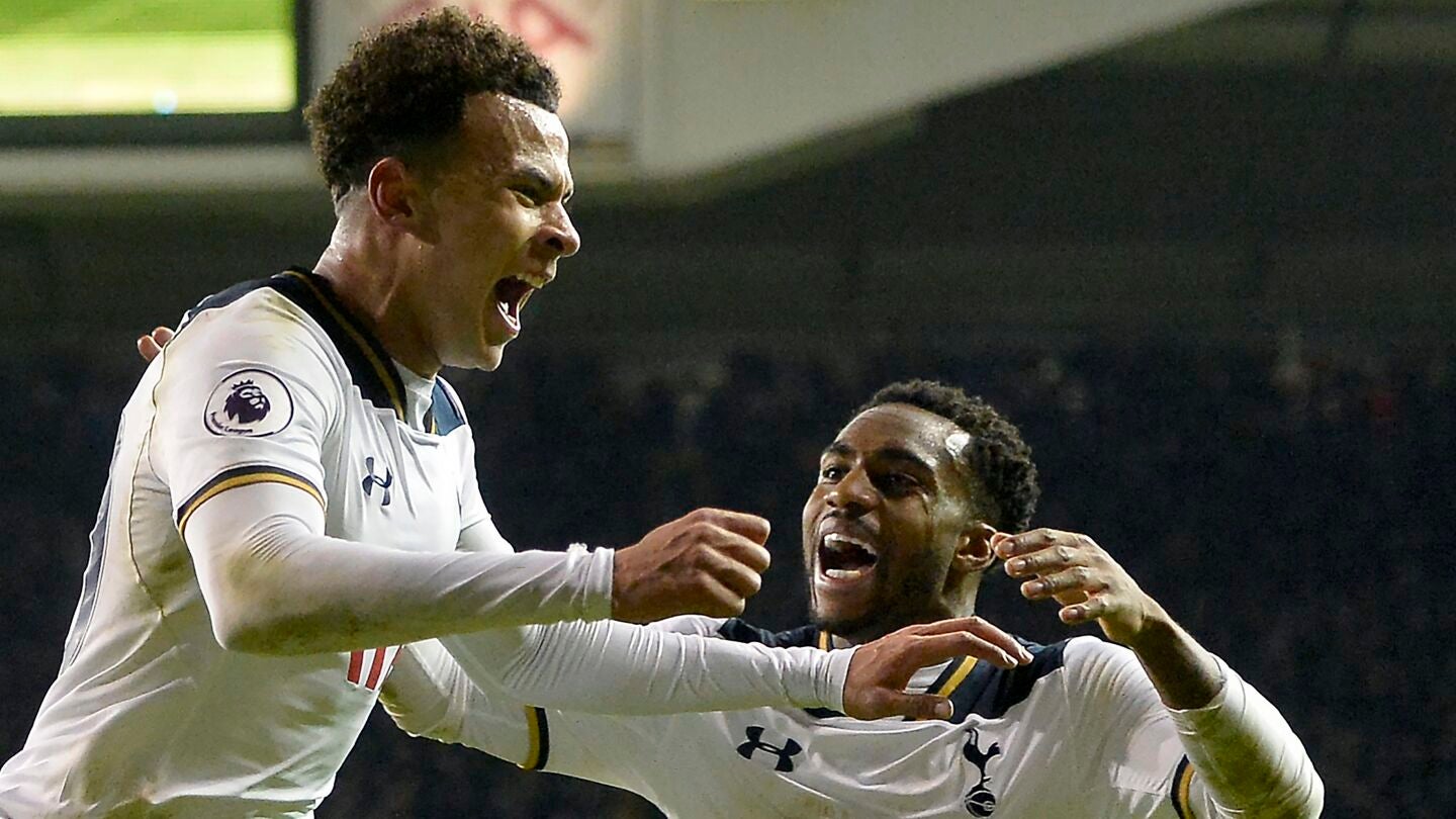 Dele Alli celebra uno de sus goles frente al Chelsea