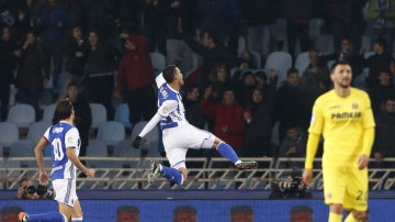 Willian José celebra un gol