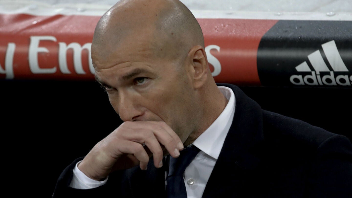 Zidane, en el banquillo del Bernab&eacute;u