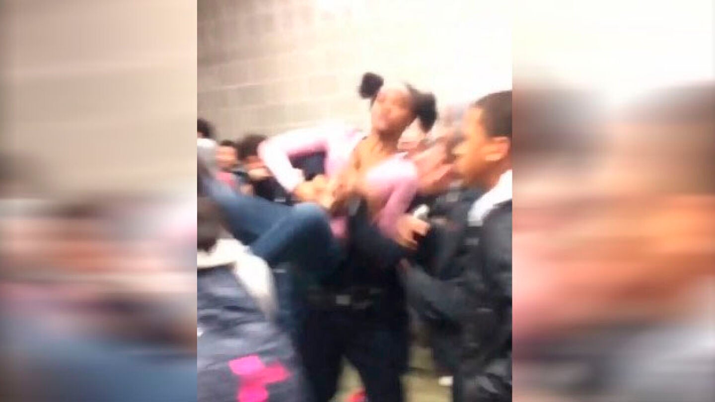 Intervenci&oacute;n policial de un agente en una pelea en Carolina del Norte