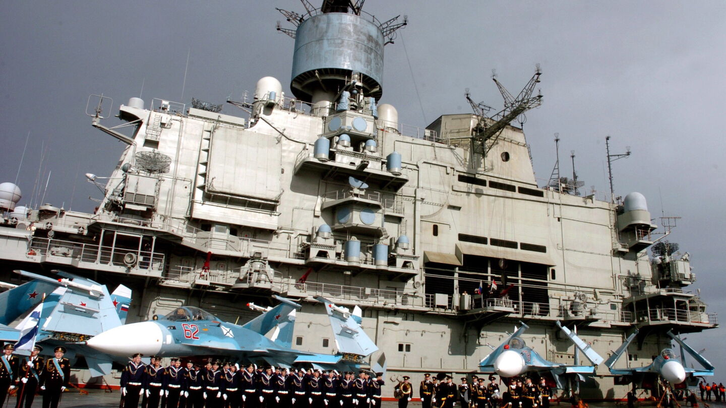 Tripulaci&oacute;n del portaaviones 'Almirante Kuznetsov'