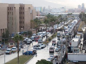 Atentado junto al Palacio de Justicia de Esmirna, en Turquía Atentado junto al Palacio de Justicia de Esmirna, en Turquía