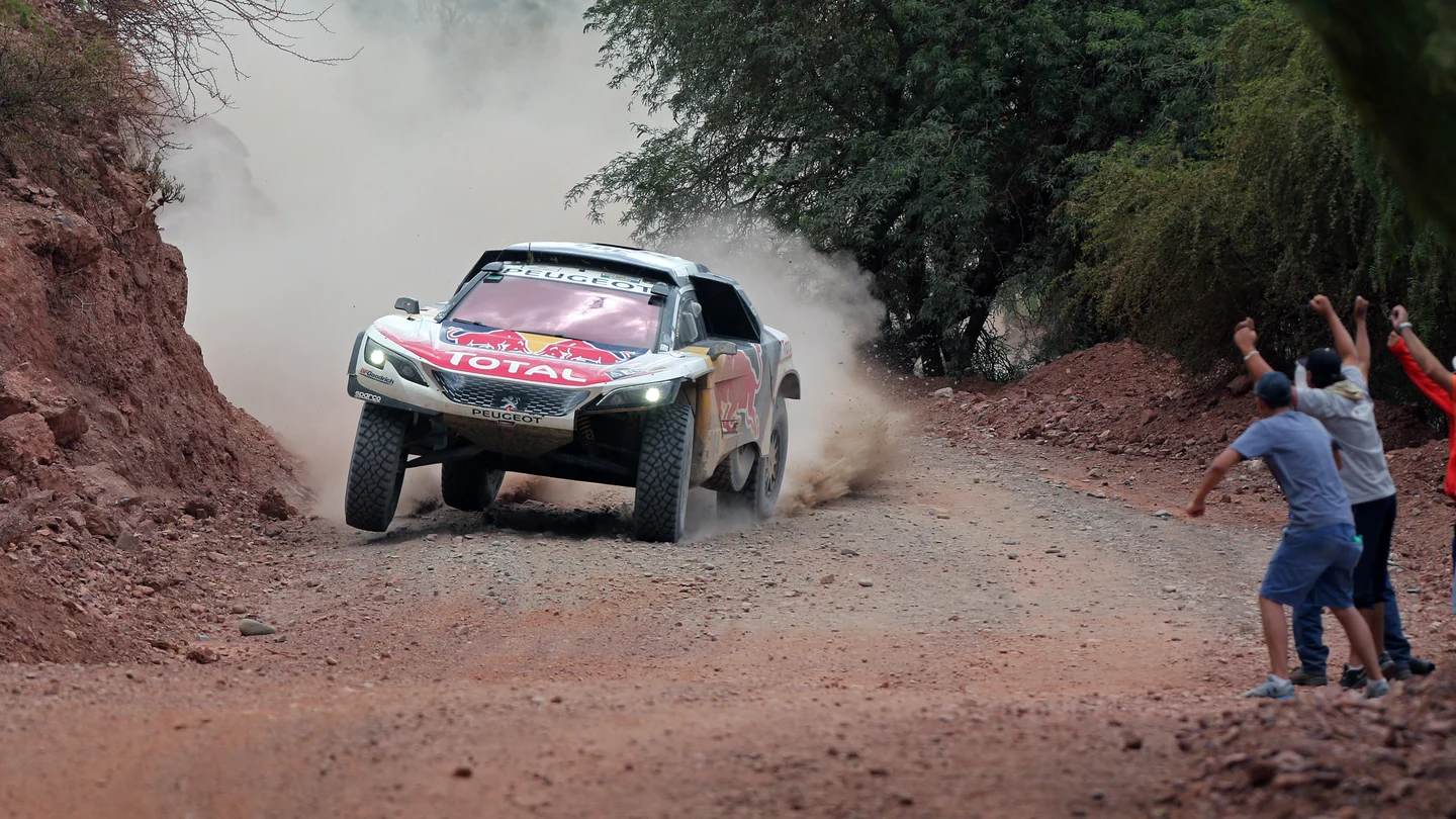 Sainz, durante la disputa de una etapa en el Dakar Sainz, durante la disputa de una etapa en el Dakar