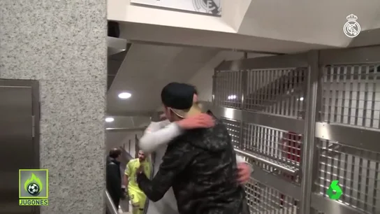 Frame 79.54639 de: Cristiano Ronaldo ejerció de líder contra el Sevilla: saludó a todos sus compañeros en el descanso Frame 79.54639 de: Cristiano Ronaldo ejerció de líder contra el Sevilla: saludó a todos sus compañeros en el descanso