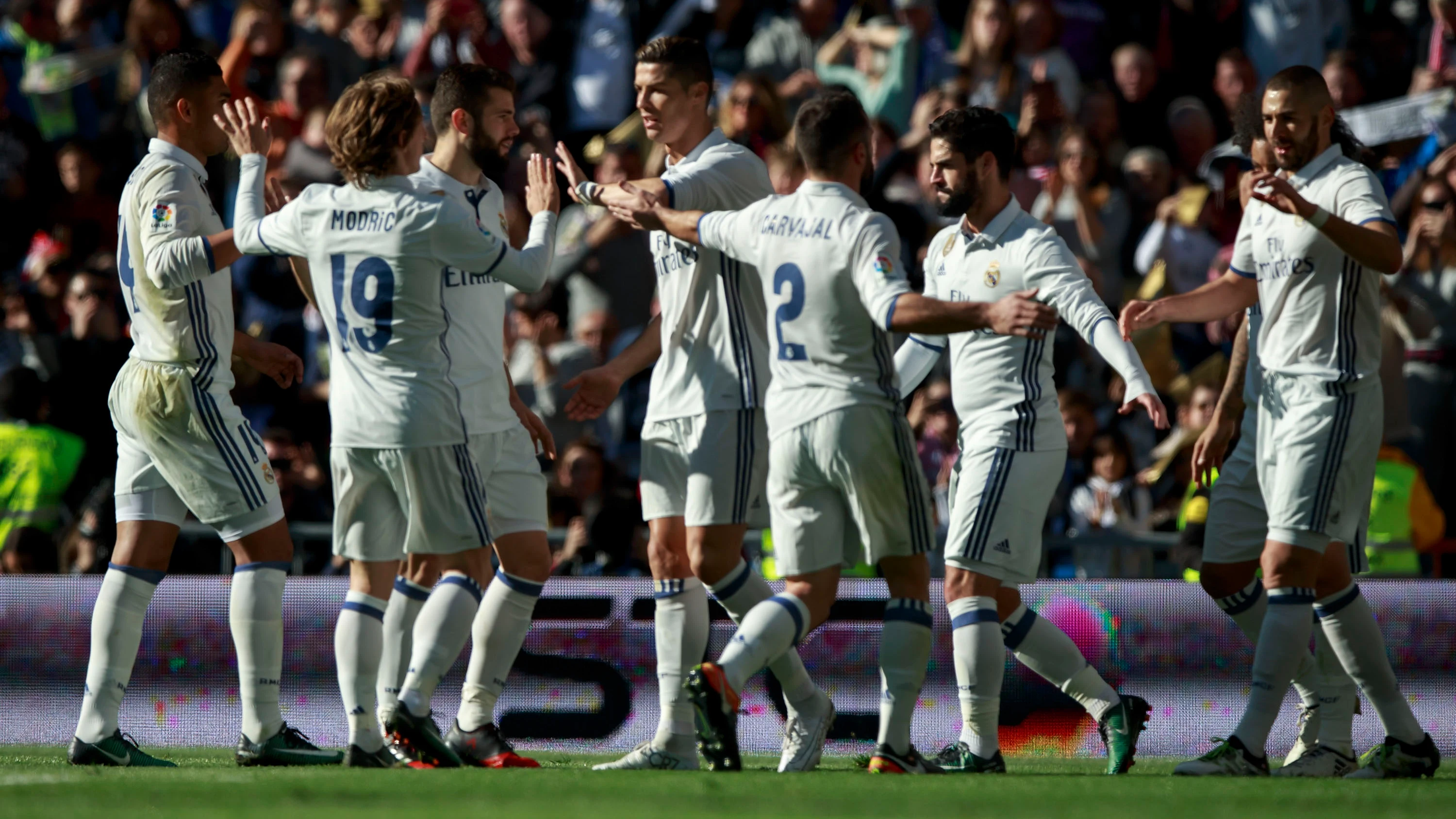 El Real Madrid celebrando uno de los goles frente al Granada El Real Madrid celebrando uno de los goles frente al Granada