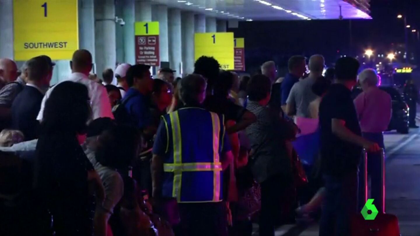 Frame 63.447417 de: Al menos cinco muertos y ocho heridos en un tiroteo registrado en un aeropuerto de Florida