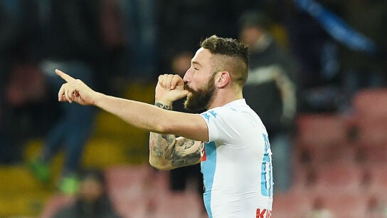 Tonelli celebra un gol con el N&aacute;poles