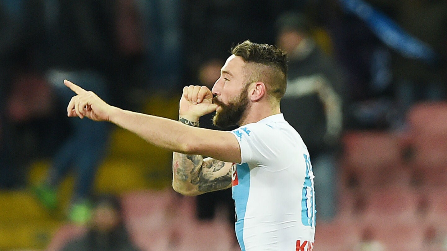 Tonelli celebra un gol con el N&aacute;poles