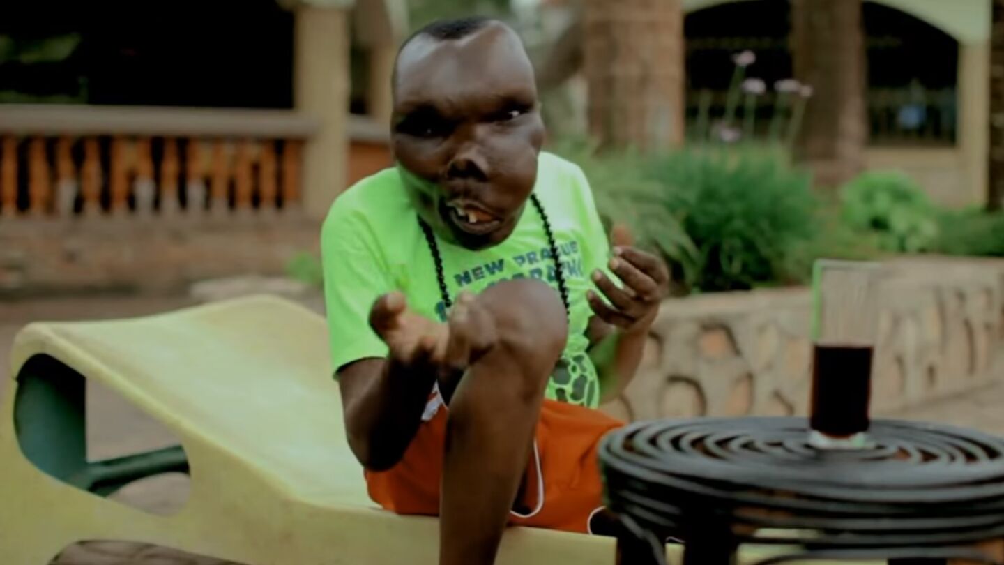 Godfrey Baguma, el hombre "m&aacute;s feo de Uganda" que ha conseguido ser cantante