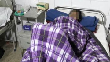 La víctima, recuperándose en una de las camas del hospital