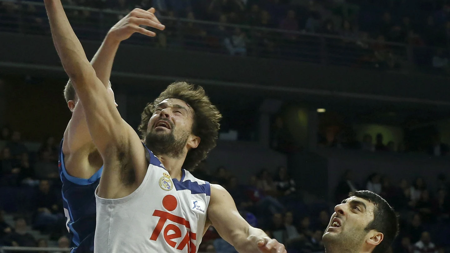 Llull entrando a canasta Llull entrando a canasta