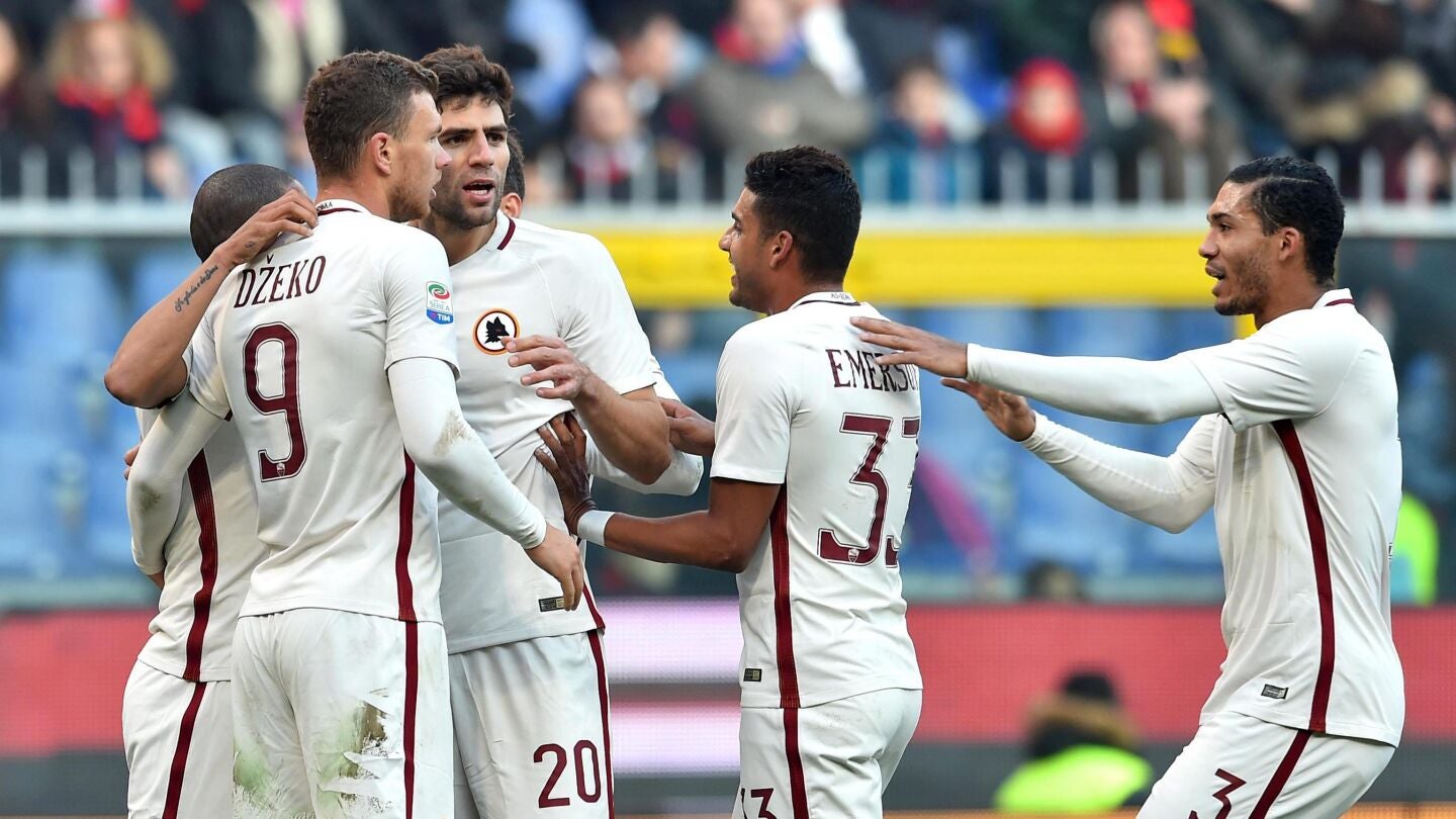 La Roma celebrando el gol frente al G&eacute;nova