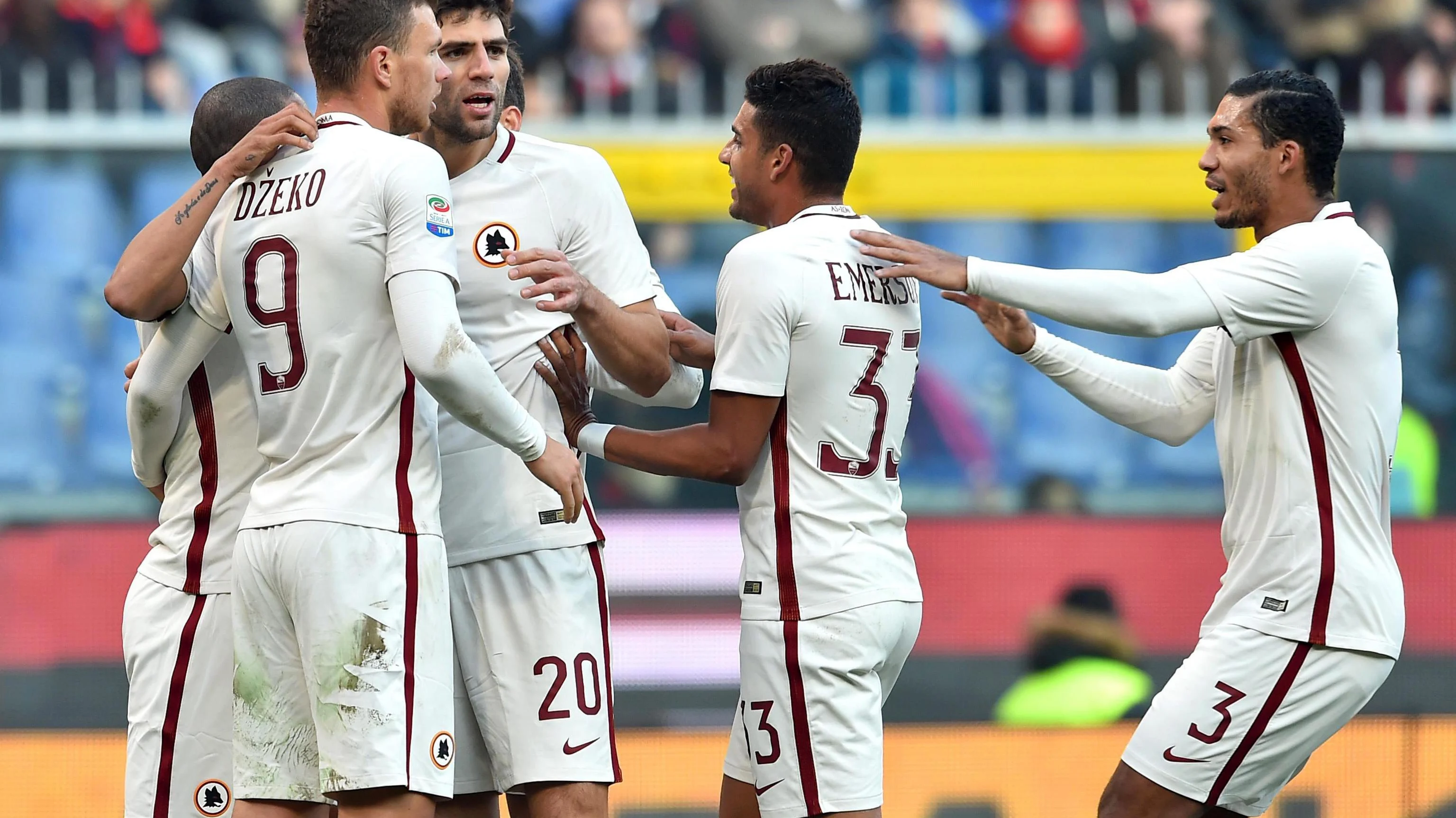 La Roma celebrando el gol frente al Génova