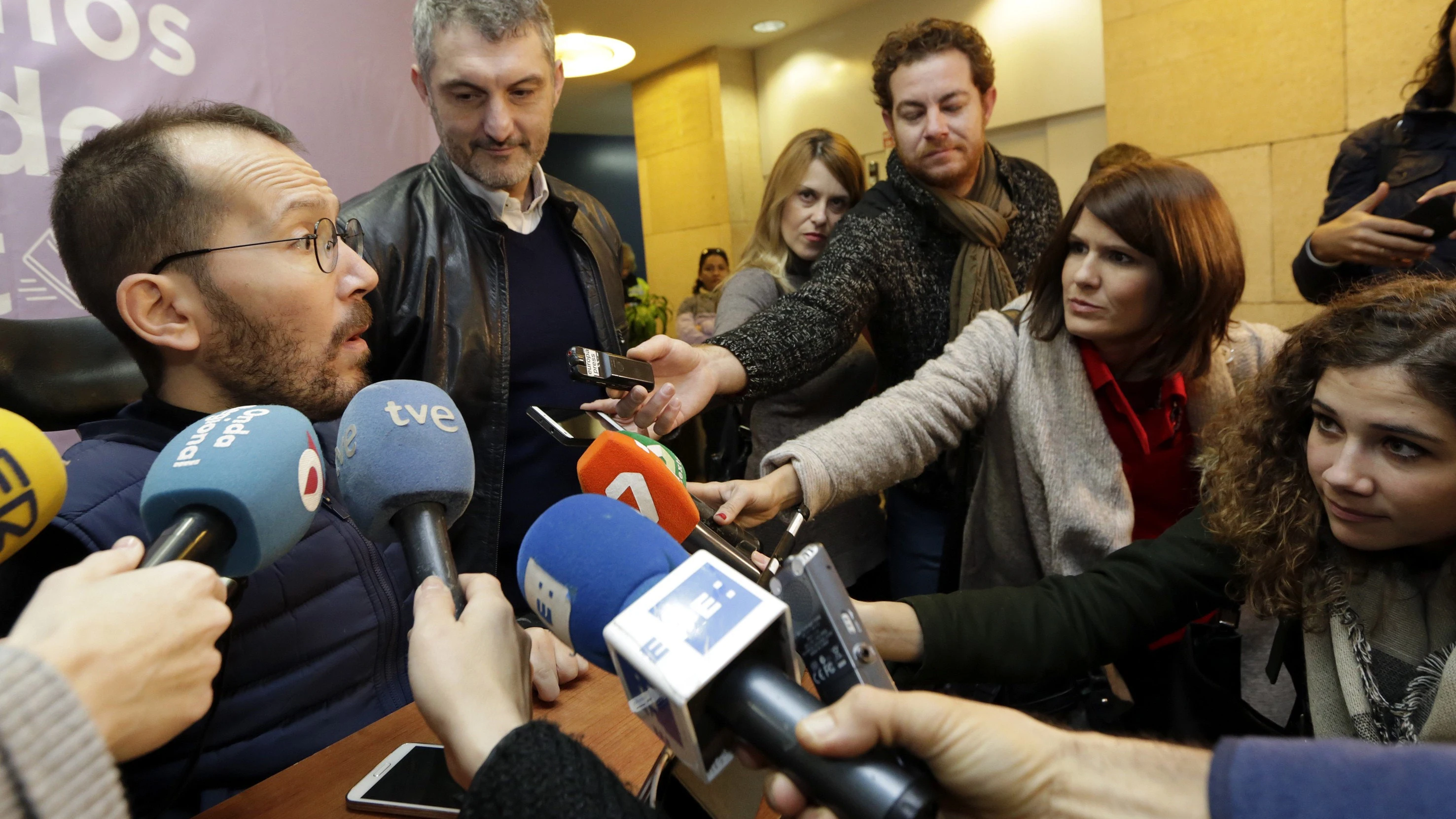 El secretario de organización estatal de Podemos, Pablo Echenique, hace declaraciones a los medios de comucicación en una reunión de todos los círculos de este partido en la comunidad de Murcia El secretario de organización estatal de Podemos, Pablo Echenique, hace declaraciones a los medios de comucicación en una reunión de todos los círculos de este partido en la comunidad de Murcia
