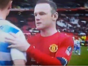 Rooney y George Evans al terminar el partido Rooney y George Evans al terminar el partido