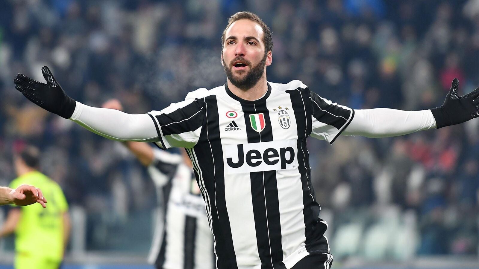Higua&iacute;n celebrando uno de sus goles