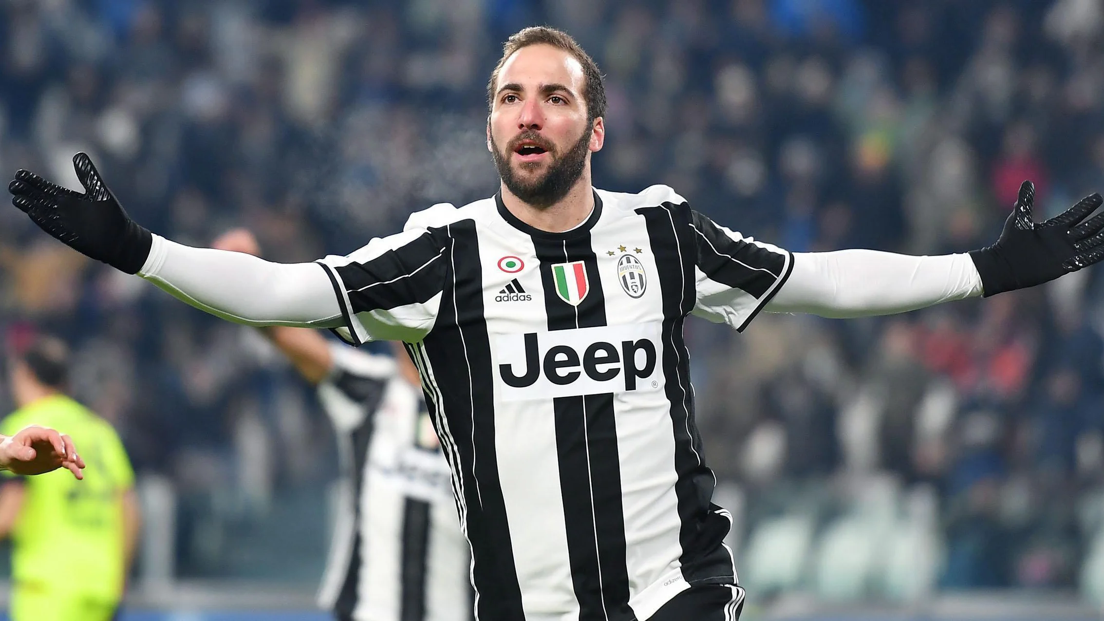 Higuaín celebrando uno de sus goles