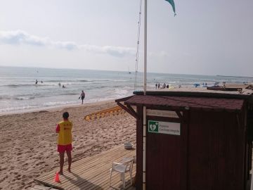 Socorrista en una de las playas de Elche. Socorrista en una de las playas de Elche.