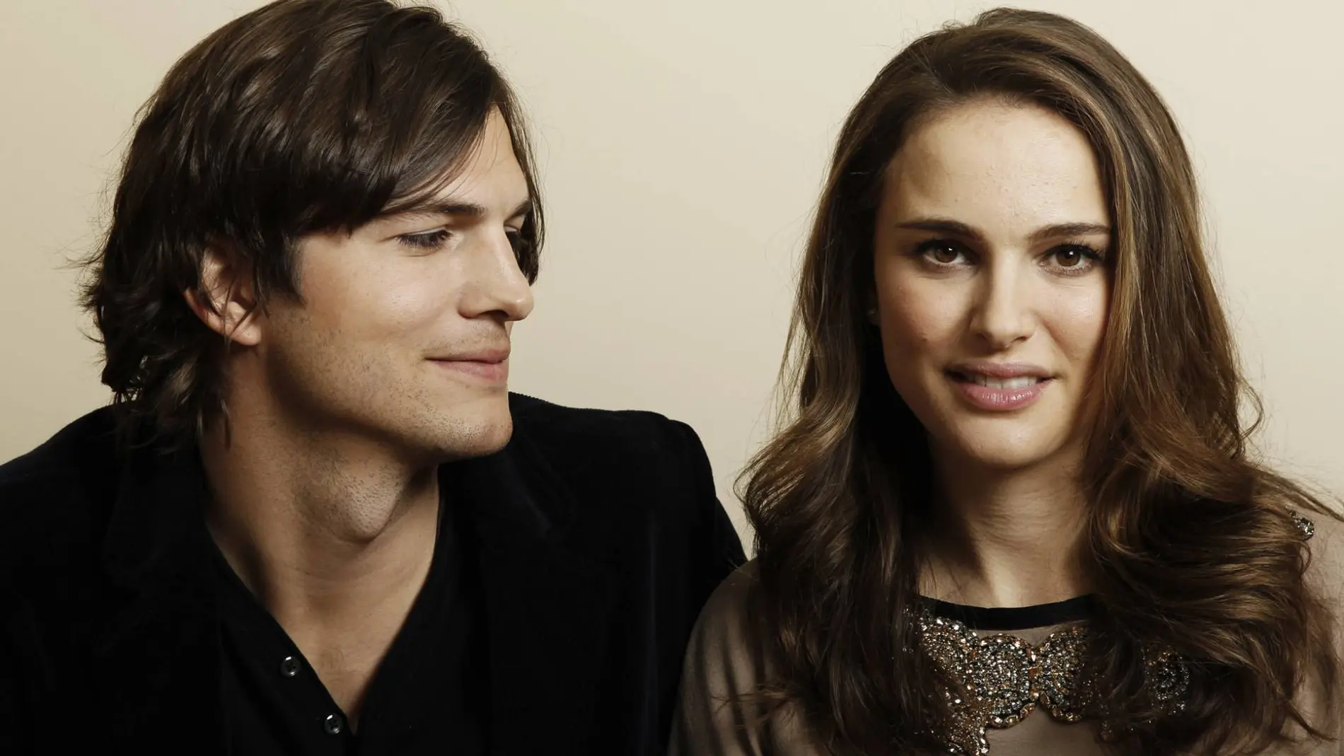 Natalie Portman y Ashton Kutcher, en una imagen promocional de 'Sin compromiso'