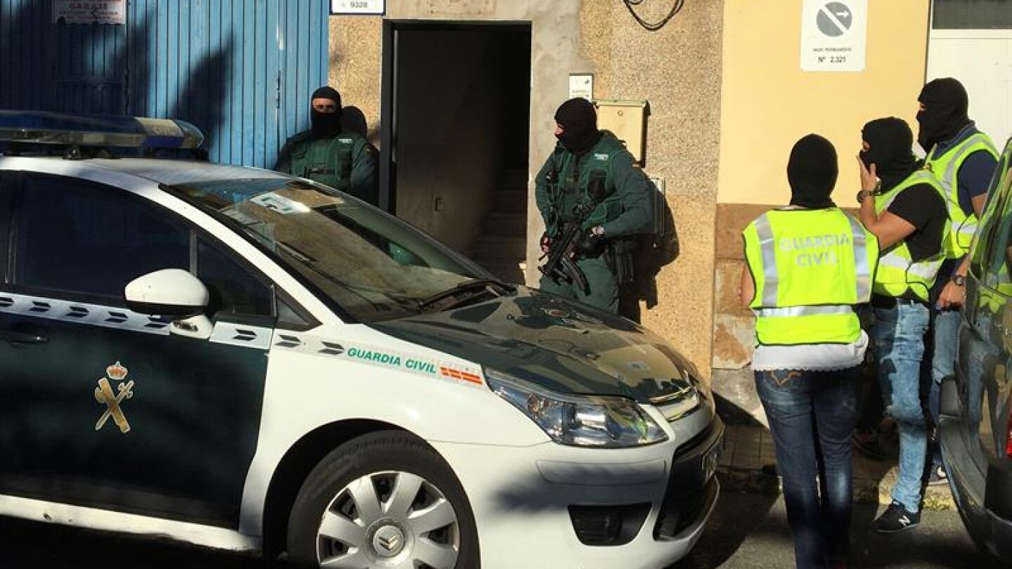 Un equipo de la Guardia Civil en el marco de una operaci&oacute;n contra el terrorismo yihadista