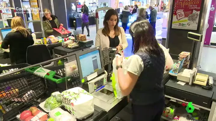 Frame 102.117367 de: Llenar la nevera desde casa por internet o físicamente en un supermercado, ¿qué prefieren los españoles?