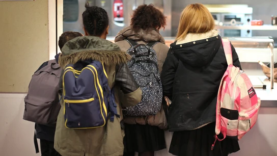 Adolescentes en un instituto. Adolescentes en un colegio