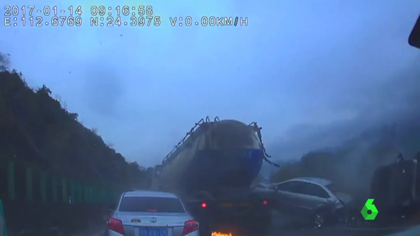 Frame 2.018634 de: accidente china Frame 2.018634 de: accidente china