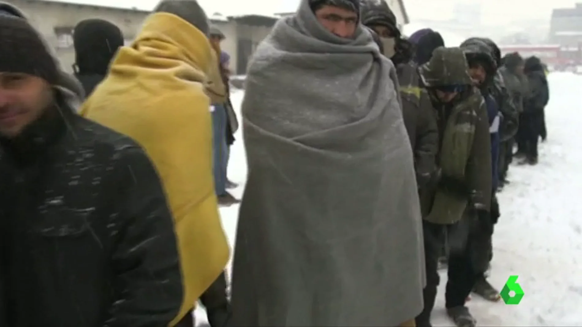 Frame 14.422873 de: Abandonados a su suerte y con temperaturas bajo cero, la dramática situación de miles de migrantes en Belgrado