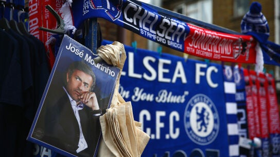Una imagen de Jos&eacute; Mourinho cerca de Stamford Bridge