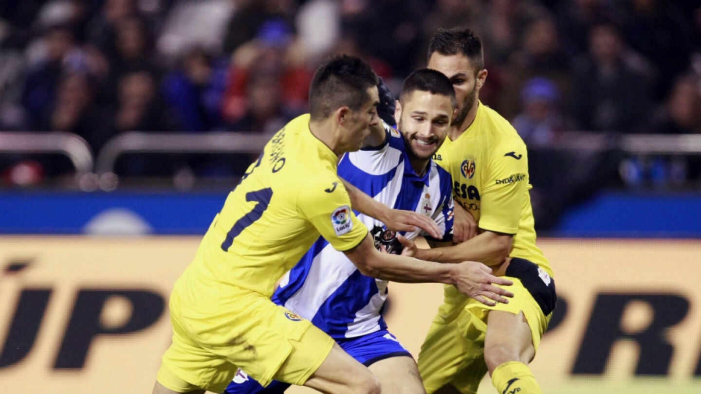 Andone puja con Bruno y con V&iacute;ctor Ruiz