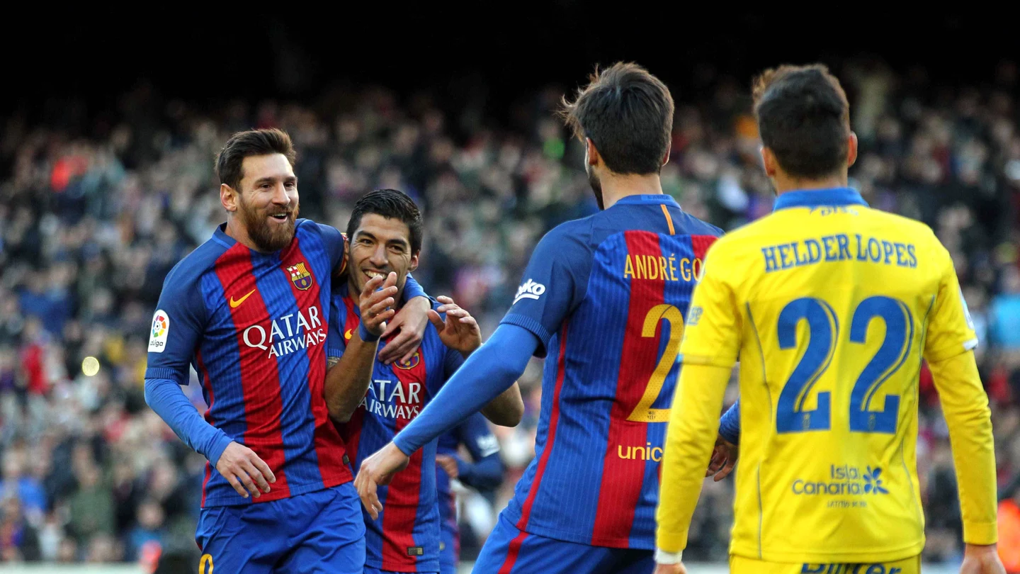 Luis Suárez y Messi celebran el 1-0 ante Las Palmas Luis Suárez y Messi celebran el 1-0 ante Las Palmas
