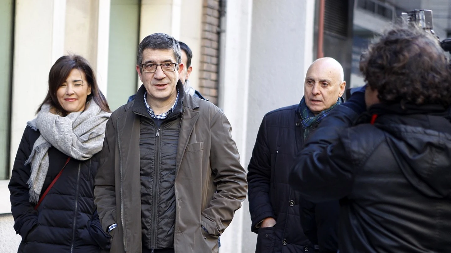 Patxi López a su llegada a la sede de la calle Ferraz para aistir a la reunión del Comité Federal del PSOE Patxi López a su llegada a la sede de la calle Ferraz para aistir a la reunión del Comité Federal del PSOE