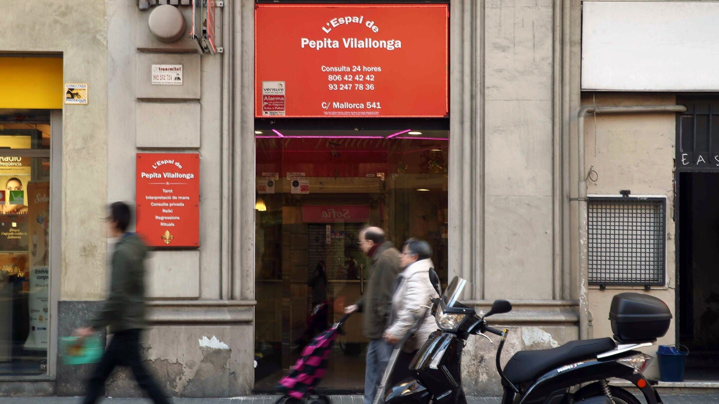 Exterior de la tienda esot&eacute;rica de la vidente Pepita Vilallonga, que ha sido detenida por la Polic&iacute;a Nacional