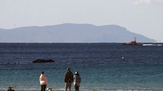 Una embarcación de Salvamento Marítimo rastrea la zona Una embarcación de Salvamento Marítimo rastrea la zona