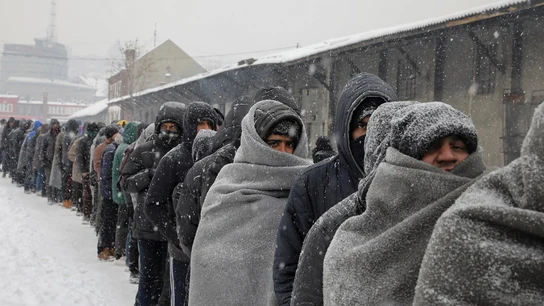Miles de migrantes, olvidados bajo el frío extremo en las calles de Belgrado Miles de migrantes, olvidados bajo el frío extremo en las calles de Belgrado