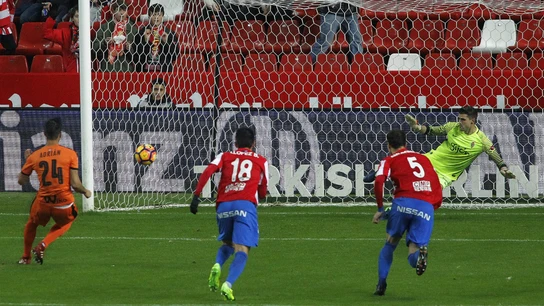 Adrián marca un gol al Sporting Adrián marca un gol al Sporting