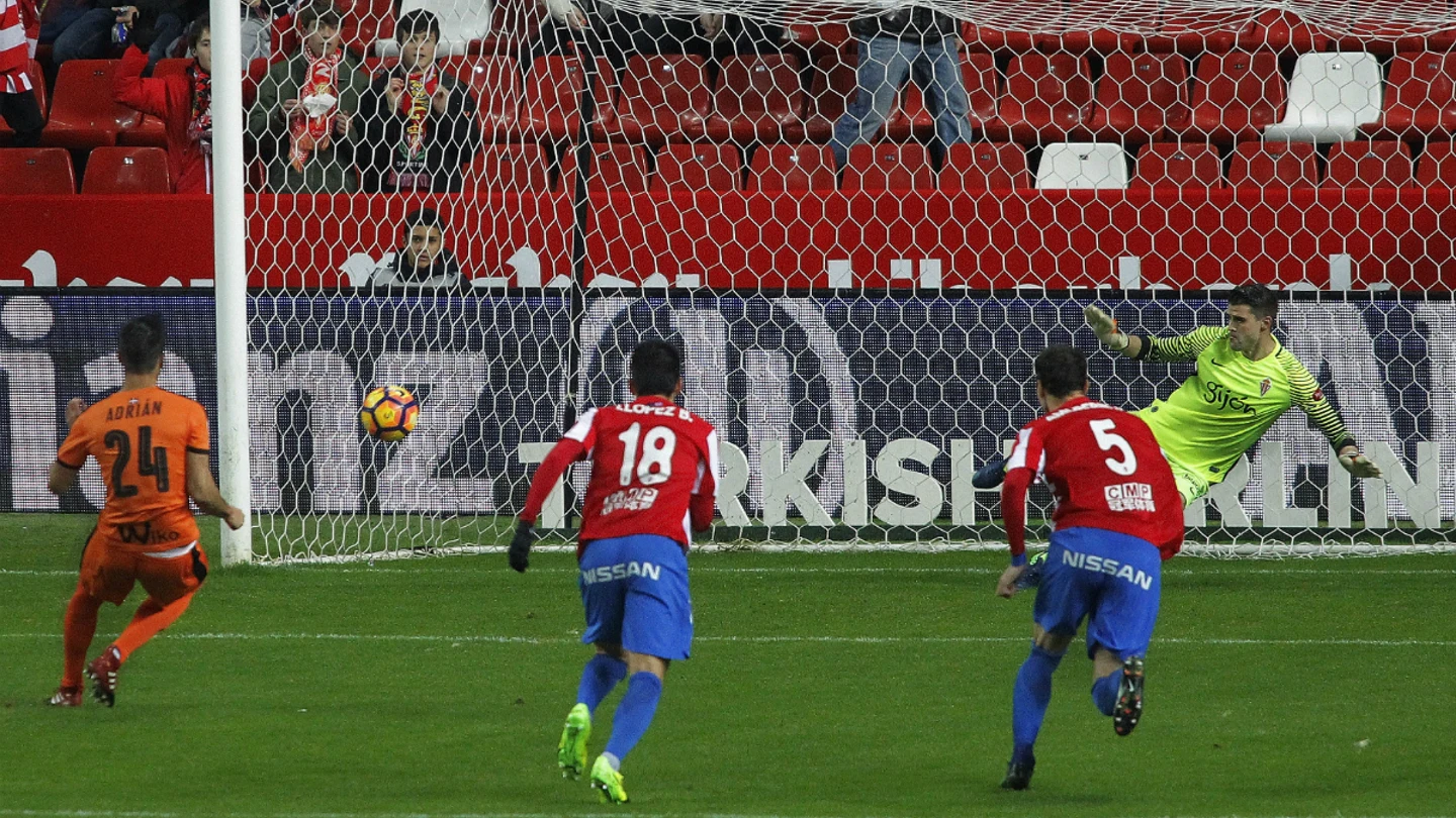 Adrián marca un gol al Sporting Adrián marca un gol al Sporting