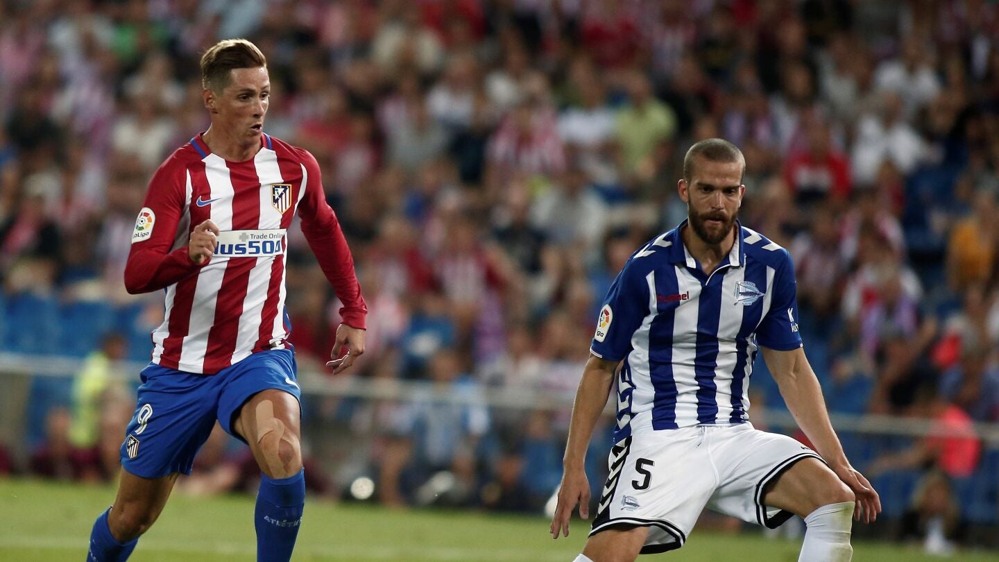 V&iacute;ctor Laguardia, jugador del Alav&eacute;s