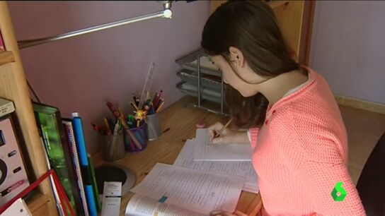 Frame 0.0 de: APADRINA A UN BECARIO