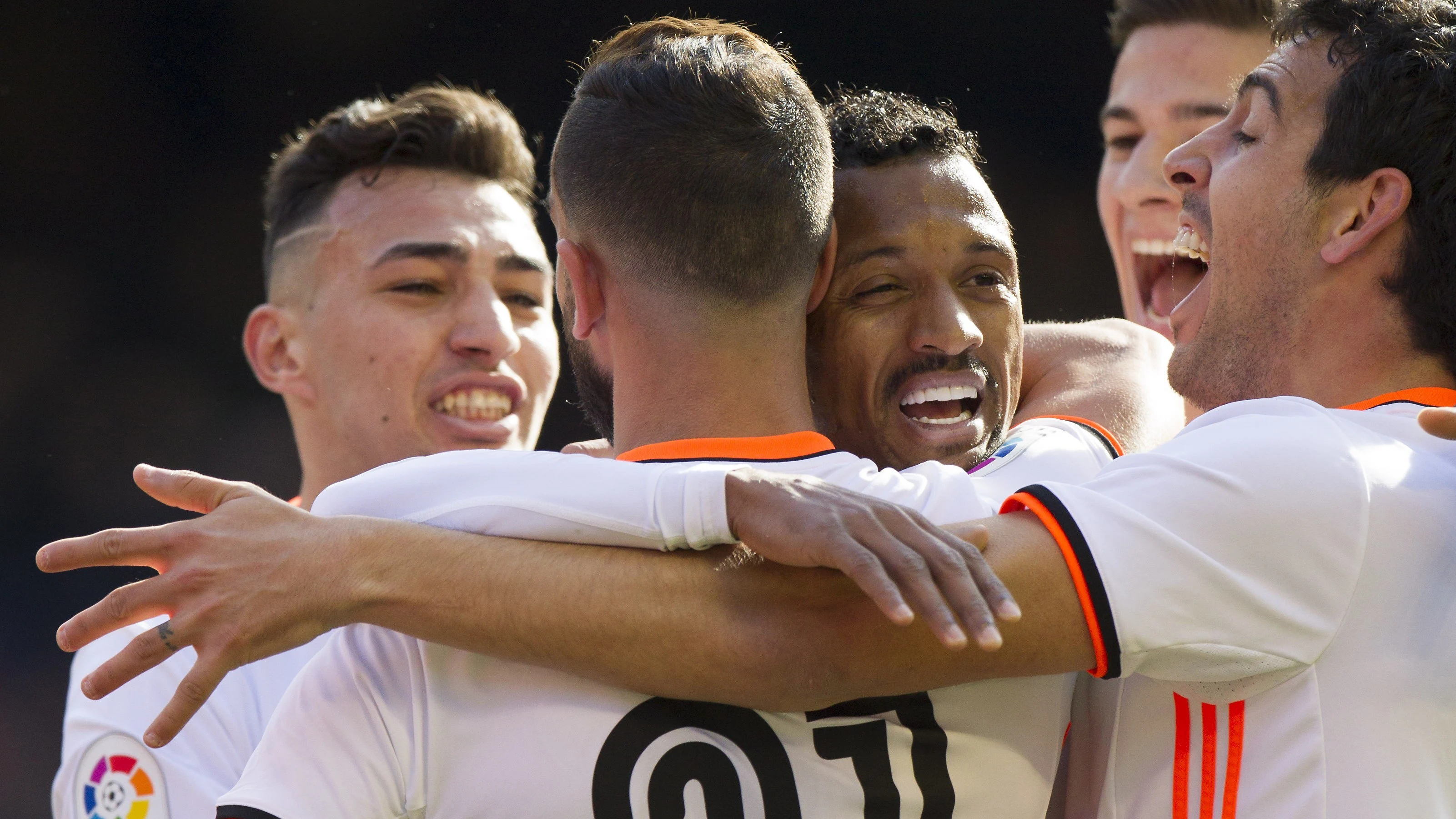 Los jugadores del Valencia celebra el primer gol ante el Espanyol Los jugadores del Valencia celebra el primer gol ante el Espanyol