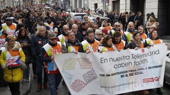 El comit&eacute; de empresa de Telemadrid sale a la calle para protestar por el expediente de regulaci&oacute;n de empleo de la radiotelevisi&oacute;n p&uacute;blica madrile&ntilde;a
