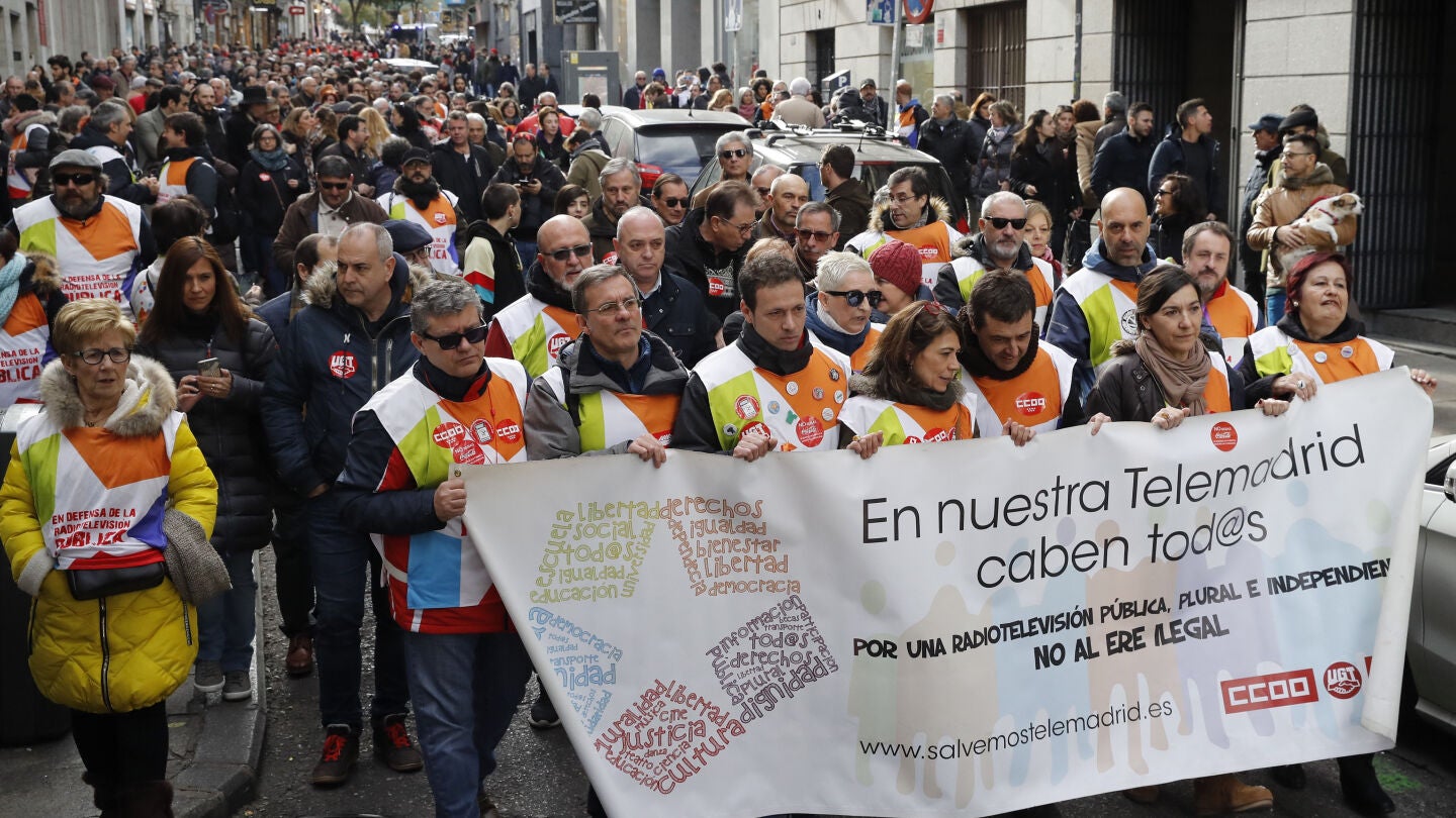 El comit&eacute; de empresa de Telemadrid sale a la calle para protestar por el expediente de regulaci&oacute;n de empleo de la radiotelevisi&oacute;n p&uacute;blica madrile&ntilde;a