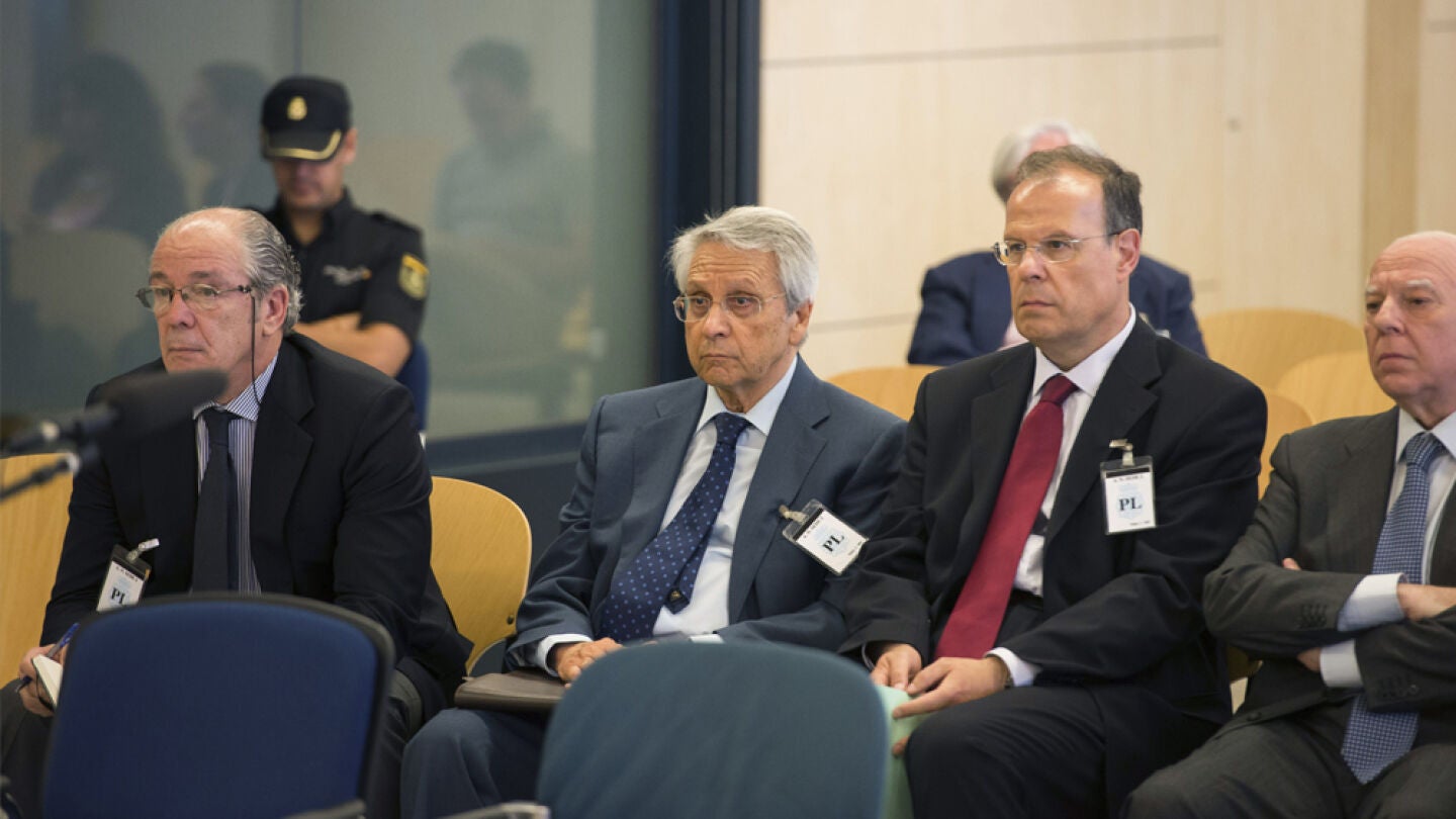 El antiguo responsable del Grupo Inmobiliario Gregorio Gorriar&aacute;n (i), el excopresidente Fern&aacute;ndez Gayoso (2i), el exdirector general Pego (2d), y uno de los gestores de la oficina de integraci&oacute;n, Rodr&iacute;guez Estrada