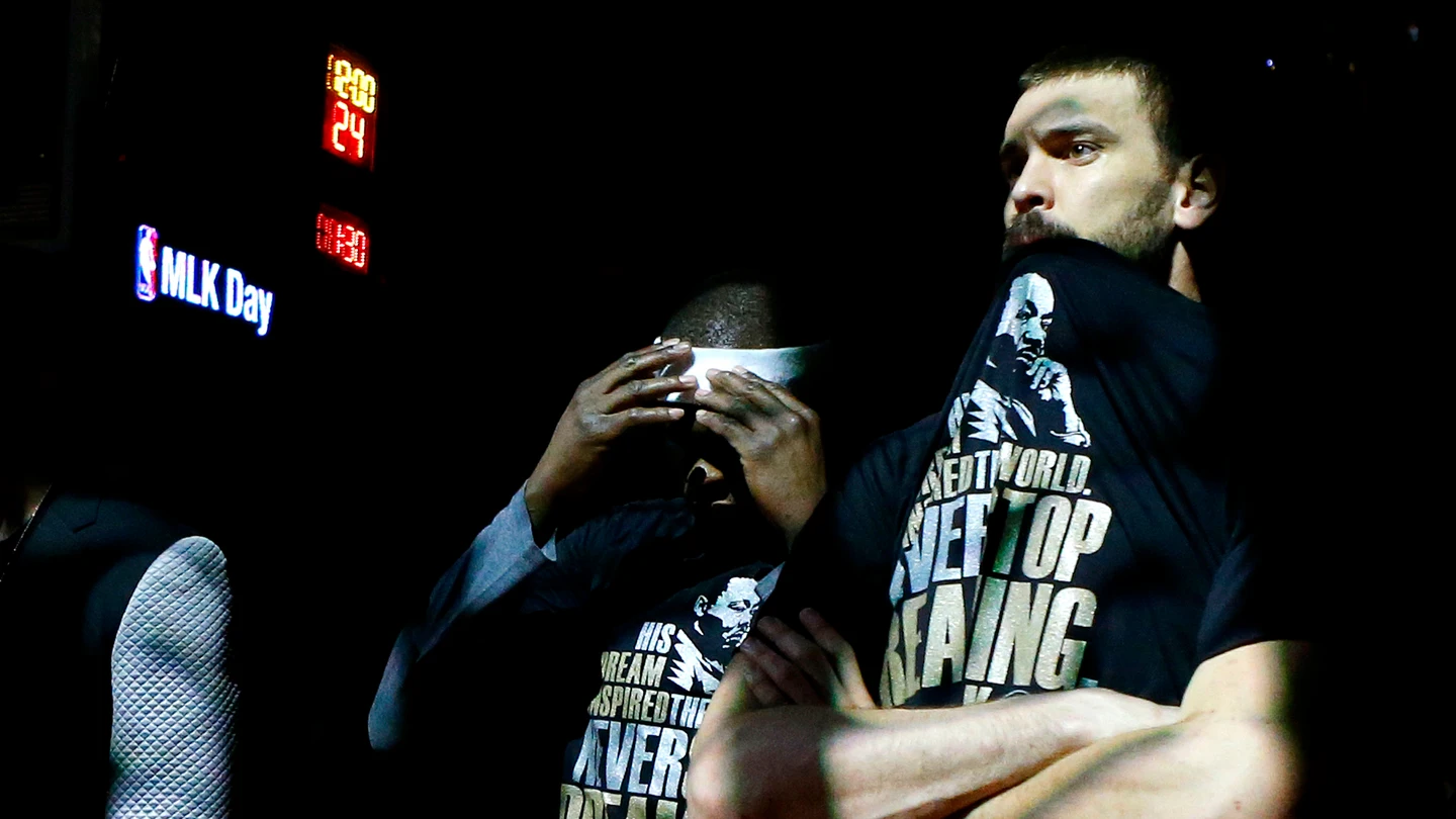 Marc Gasol, junto a Zach Randolph en el día de Martin Luther King Marc Gasol, junto a Zach Randolph en el día de Martin Luther King