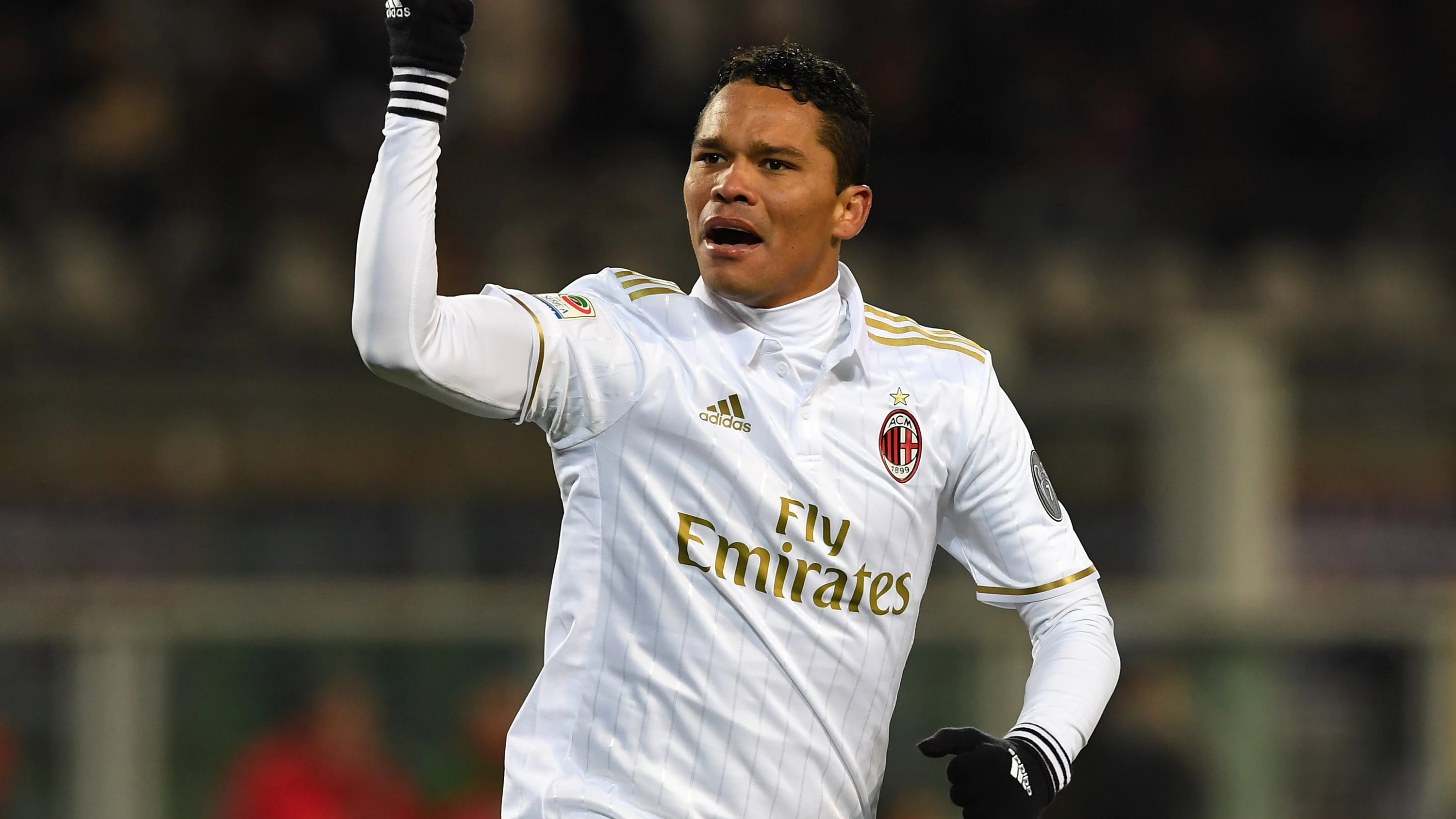 Carlos Bacca celebrando su gol