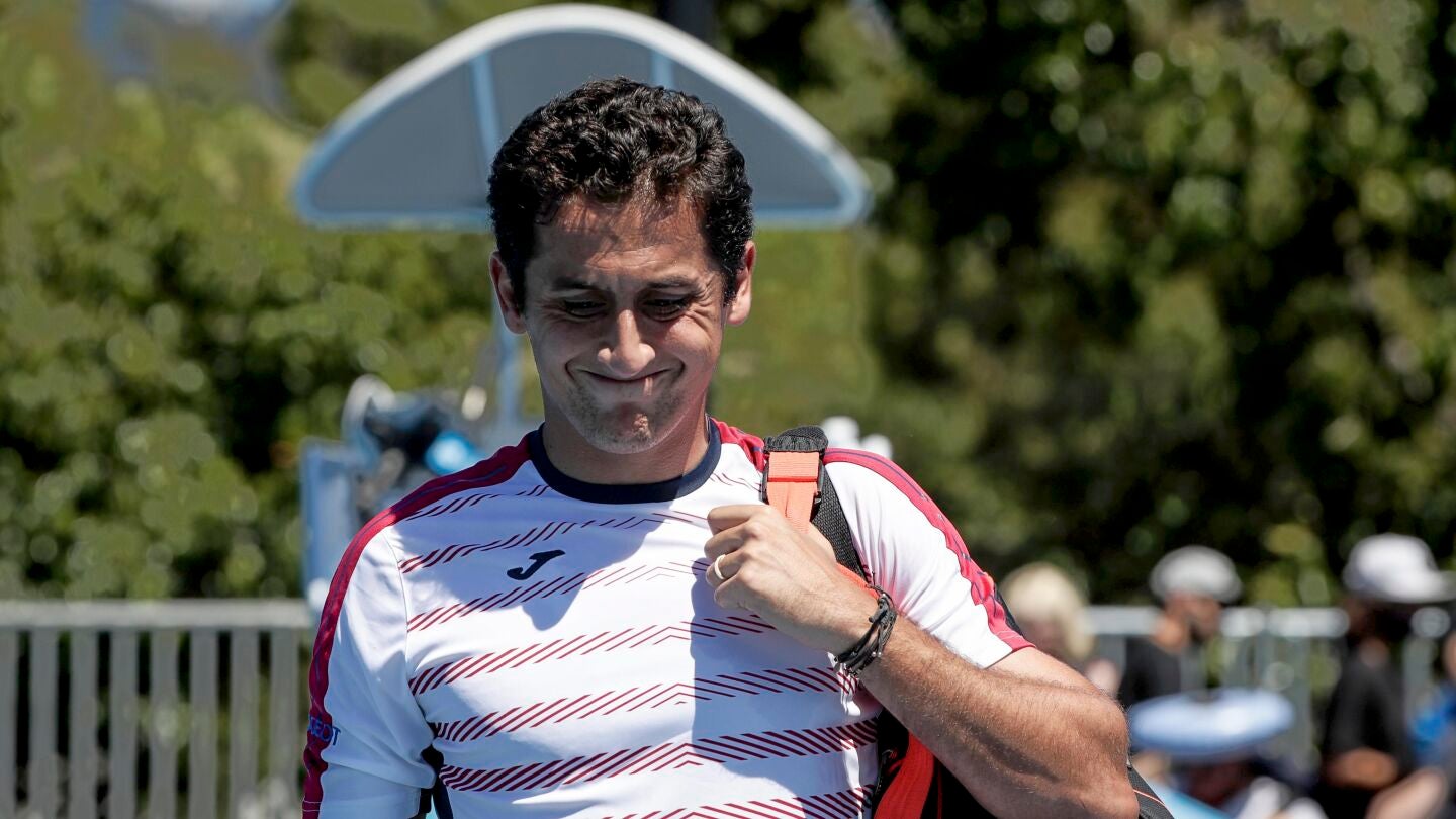 Nicol&aacute;s Almagro abandona en el Open de Australia