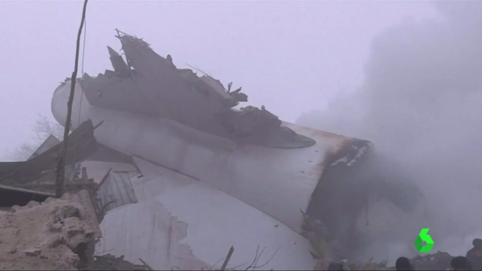 Frame 1.488377 de: Al menos 37 muertos en un accidente de un avión de carga turco en Kirguistán