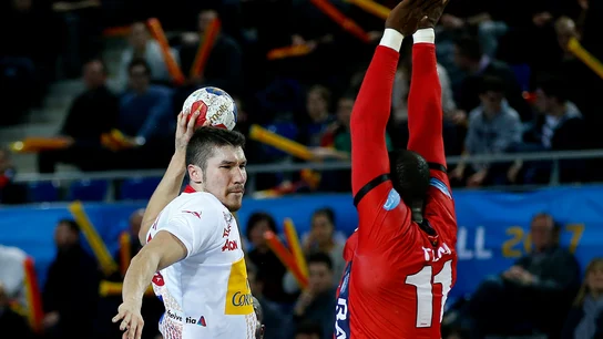 Alex Dujshebaev realizando un lanzamiento Alex Dujshebaev realizando un lanzamiento