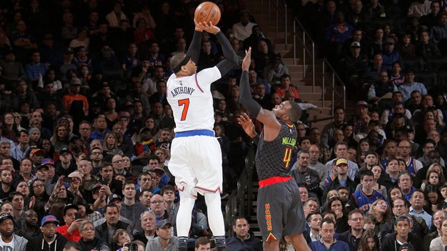 Carmelo Anthony lanzando a canasta