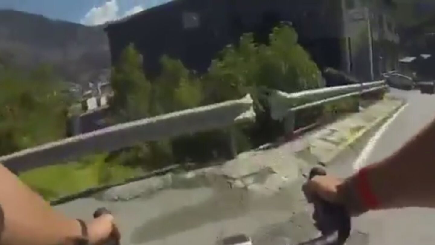 Espeluznante accidente de un ciclista